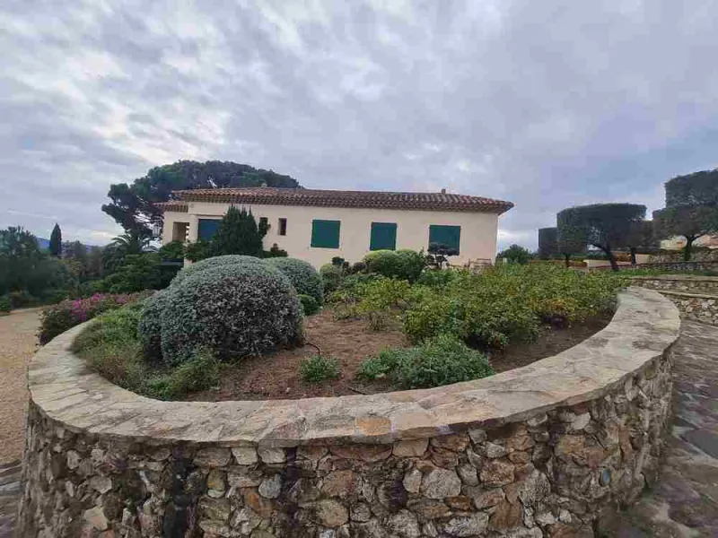Travaux de maçonnerie extérieure, Sainte-Maxime, Wiss Gardens