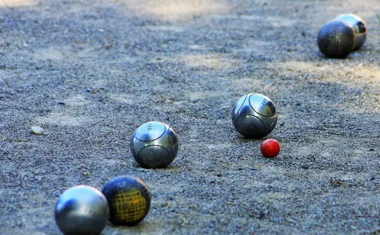 Faire un terrain de pétanque sans décaisser, Sainte-Maxime, Wiss Gardens